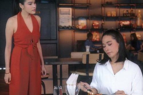 Tiểu tam nhắn tin khiêu khích 'Chị nhìn cách em chiều anh ấy mà học', nhưng vài giây sau ả lại tím mặt trước loạt ảnh vợ 'đáp lễ'