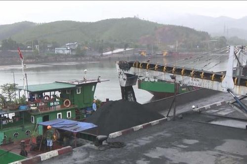 Bắt khẩn cấp 4 cán bộ Công ty Tuyển than Hòn Gai