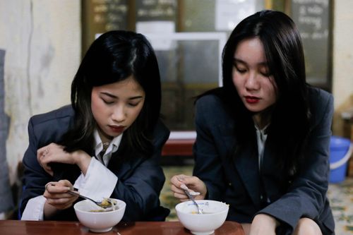 Giới trẻ rủ nhau đi ăn hàng khi Hà Nội trở lạnh