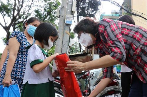 Hỗ trợ pháp lý cho trẻ mồ côi do đại dịch: Việc làm cần thiết, ý nghĩa