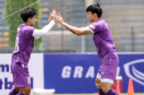 Văn Hậu trở thành tân sinh viên Đại học trước ngày sang Hàn Quốc