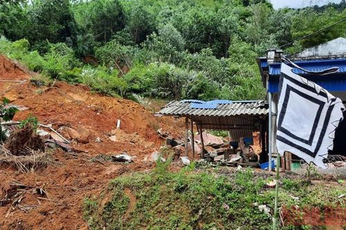 Sạt lở đất làm 1 người tử vong, 3 người bị thương tại Hòa Bình