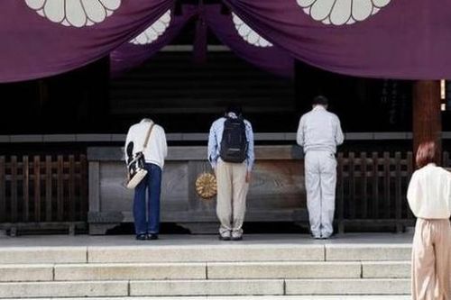 Hàn Quốc thất vọng khi tân Thủ tướng Nhật Bản gửi đồ lễ tới đền Yasukuni