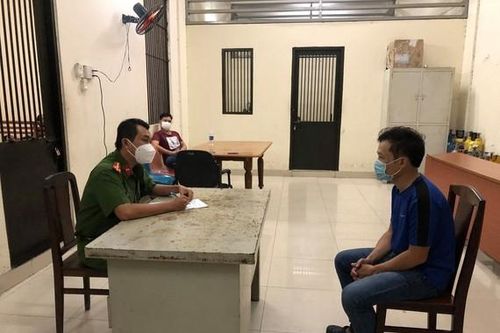 Nghi vợ ngoại tình, chồng mua xăng đốt xe ô tô của tình địch