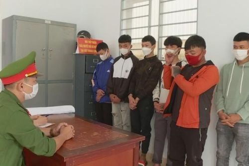 Đắk Lắk: Học sinh lớp 10 rủ bạn đi giải quyết mâu thuẫn, chém nhầm người đi đường