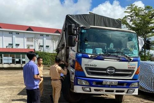 Truy tố tài xế lái xe đâm lực lượng chức năng, bỏ chạy 100km