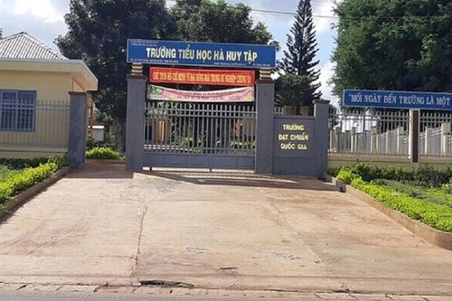 Cách hết chức vụ trong Đảng đối với hiệu trưởng 'giam' học bạ học trò nghèo vì không đóng tiền quỹ