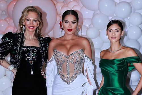 Hoa hậu của Hoa hậu hội tụ: Đương kim Miss Universe o ép thân hình như tức thở