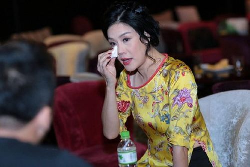 Bố ca sĩ Thu Phương từ trần, chồng cũ và nhiều sao Việt gửi lời chia buồn