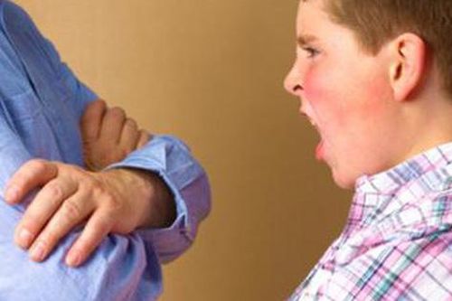 Khi con nói hỗn với cha mẹ