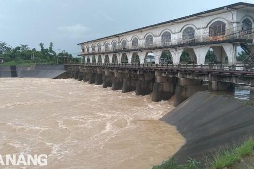 Lũ sông Cu Đê gây cô lập thôn Lộc Mỹ, lũ sông Yên lên nhanh