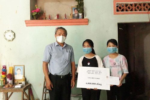 Cát Tiên: Trao 26 triệu đồng cho hai cháu bé mồ côi
