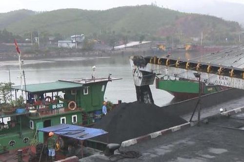 Quảng Ninh: Bắt khẩn cấp 4 cán bộ Công ty Tuyển than Hòn Gai