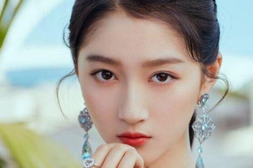 Không phải Cảnh Điềm, Quan Hiểu Đồng mới là 'Thuốc độc phòng vé' với loạt phim thảm họa