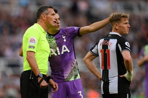 Xuất hiện ca ngừng tim ở trận Newcastle gặp Tottenham