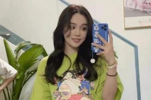Hot girl Trung Quốc uống thuốc trừ sâu khi livestream
