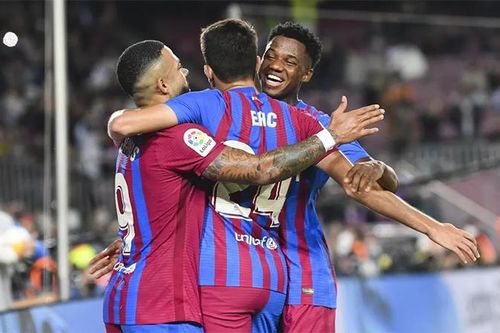 Barcelona 3-1 Valencia: Song sát Fati - Depay tỏa sáng, Barca ngược dòng ấn tượng