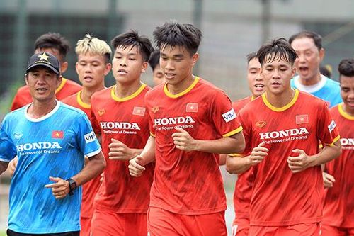 Bóng lăn tuần qua: Bóng đá trẻ...