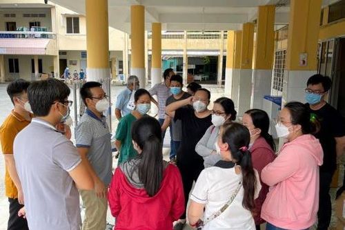 Các 'chiến sĩ áo trắng' TPHCM gấp rút lên đường hỗ trợ các địa phương chống dịch
