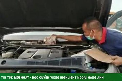 Chồng giấu quỹ đen trong mui xe, 6 tháng sau kiểm tra khóc tiếng mán