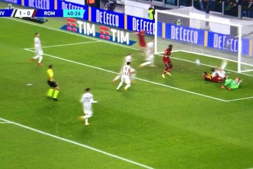 Tranh cãi vì trọng tài 'ngăn' AS Roma ghi bàn vào lưới Juventus