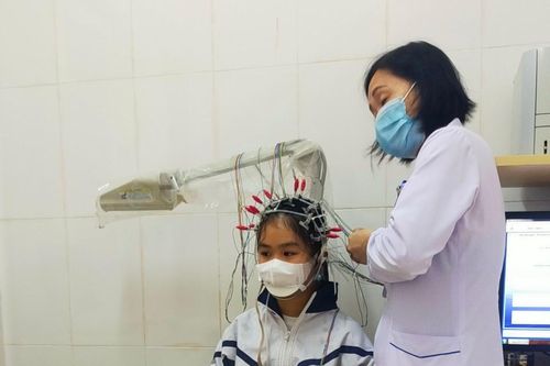 Hà Tĩnh: Xôn xao clip nữ sinh bị hành hung chảy máu mũi