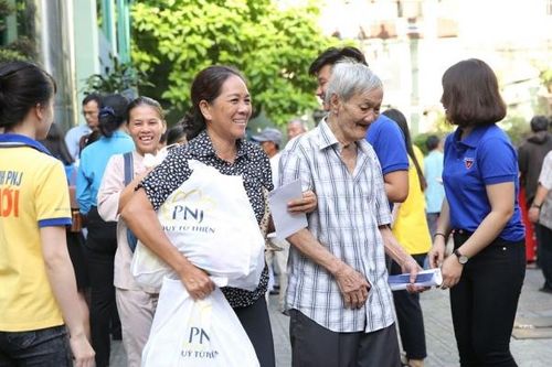 Chăm lo tốt hơn cho những người nghèo bị ảnh hưởng bởi thiên tai, đại dịch COVID-19