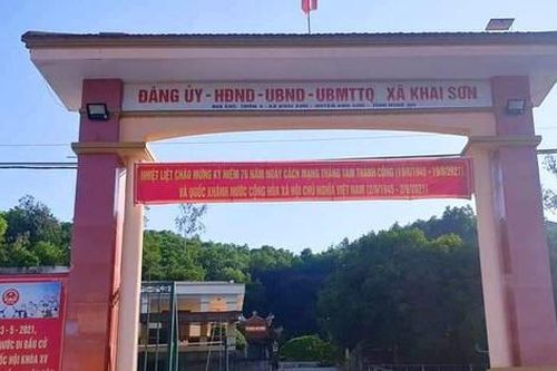 Chủ tịch xã cùng cấp dưới bị bắt vì tiền hỗ trợ bão lũ cho dân bị bớt xén