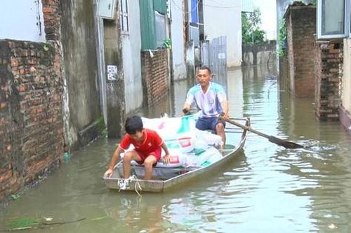 Nước sông dâng, nhiều hộ dân ngoại thành Hà Nội bị ảnh hưởng