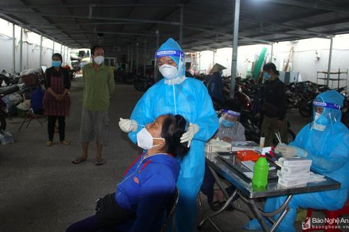 TP Vinh: Lấy mẫu xét nghiệm gần 600 người liên quan chợ Hưng Dũng vì có F0 mua hàng tại chợ
