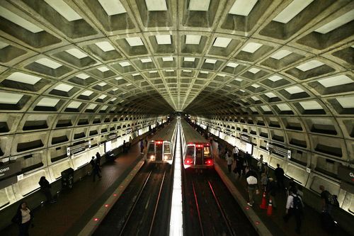 Mỹ: Tàu điện ngầm D.C tạm dừng một phần để điều tra vụ trật bánh
