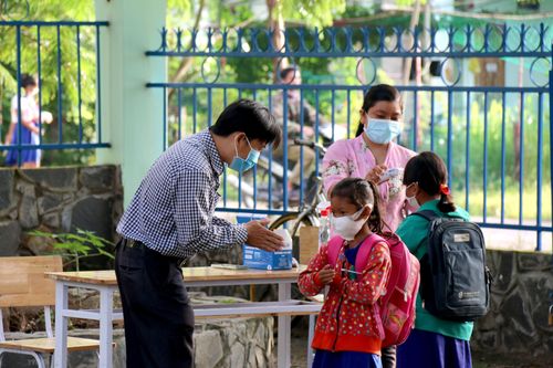 Học sinh trở lại trường, Khánh Hòa và Bình Thuận đảm bảo phòng dịch