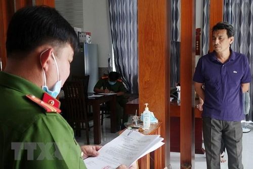 Tạm giam cán bộ Cục Hải quan An Giang vì vụ buôn lậu 100 tấn đường