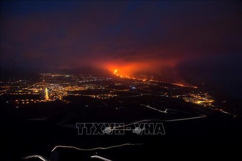 Tây Ban Nha: Nhiều chuyến bay bị hủy do tro bụi từ núi lửa Cumbre Vieja