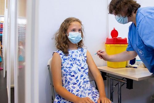 Các nước châu Âu tiêm vaccine COVID-19 cho thanh thiếu niên như thế nào