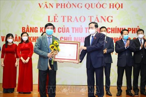 Biểu dương các cá nhân, tập thể có thành tích trong công tác bầu cử