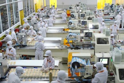 Thích ứng tình hình mới, doanh nghiệp tăng tốc nối lại sản xuất