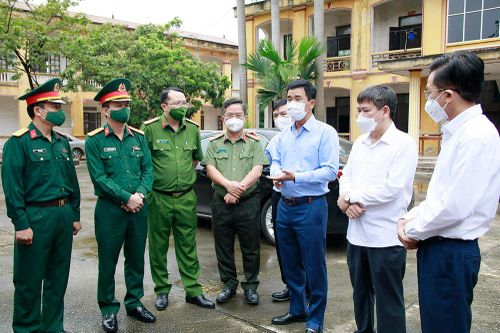 Phó Chủ tịch UBND tỉnh Hồ Đại Dũng kiểm tra công tác phòng, chống dịch ở Lâm Thao và Phù Ninh
