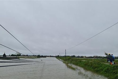 Mưa lớn khiến 86.928 hộ dân huyện Hải Lăng, Triệu Phong và Đakrông bị mất điện