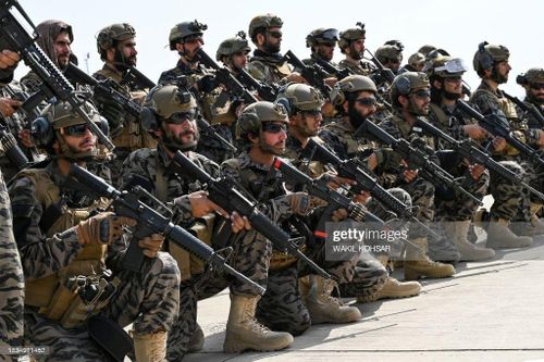 Chán vũ khí Mỹ, đặc nhiệm Badri 313 của Taliban quay lại dùng AK-47