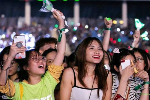 Có nên tiếp tục hâm mộ nghệ sĩ