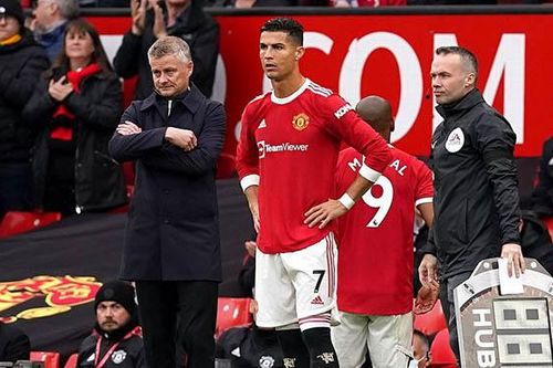 Tin tức MU 19/10: Carragher chỉ ra 2 vấn đề của MU, Solskjaer vẫn chưa trong vùng an toàn