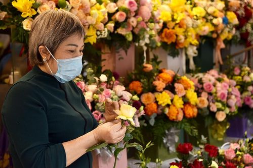 Thị trường hoa tươi ngày 20/10 kém 'sôi động' do ảnh hưởng của dịch