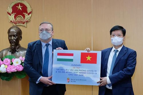Hungary tặng Việt Nam 100.000 liều vaccine Covid-19 và 100.000 kit xét nghiệm nhanh