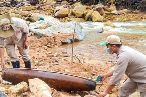 Phát hiện quả bom nặng 227kg sau mưa lũ