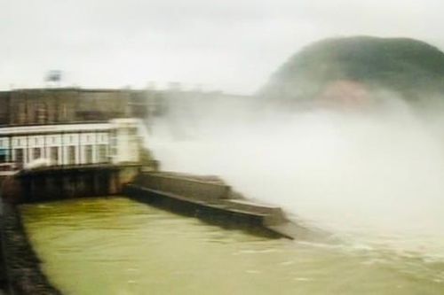 Tìm thấy thi thể 2 nạn nhân vụ lật ghe gần chân đập Thủy điện Hương Điền