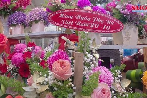 Chợ hoa Hồ Thị Kỷ tất bật người đến mua hoa tặng Phụ nữ ngày 20-10