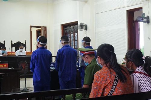 Phiên tòa đẫm nước mắt