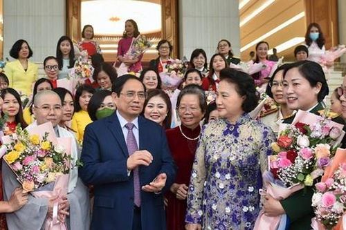 Xây dựng chính sách để phụ nữ yên tâm lao động, sản xuất