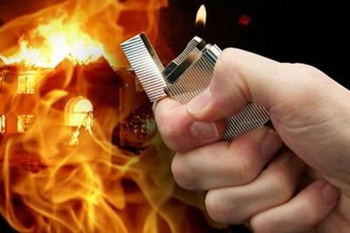 Bắt tạm giam người phụ nữ hất xăng đốt 'người tình' vì ghen tuông